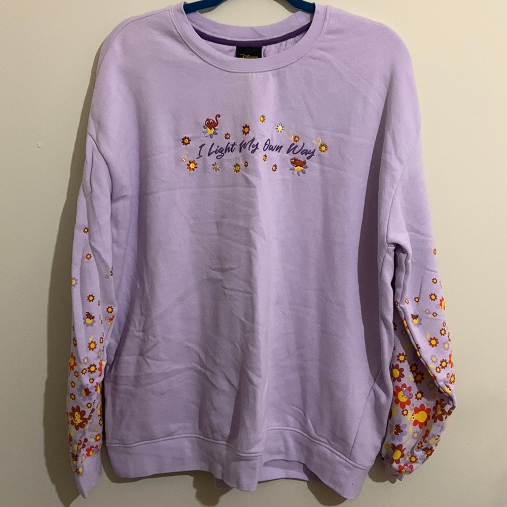 ✨NWOT✨Disney Rapunzel crewneck ☀️ 💜